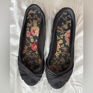 XAppeal Black Floral-Insole Women's Ballet Flats. 10. Comfy.
